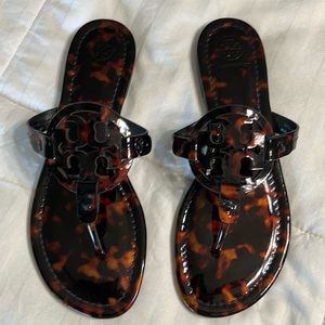 Tory Burch Miller Leather Tortoise Slip On Miller Thong Sandal Brown 8.5